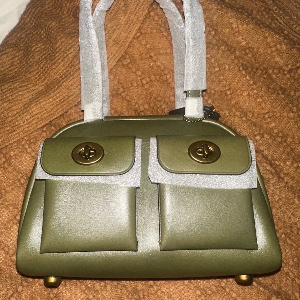 Coach Twin Turnlock 20